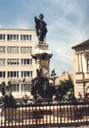 Foto vom Augustusbrunnen auf dem Rathausplatz