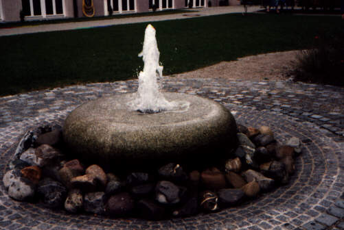 Foto vom Brunnen im Albertusheim in Augsburg