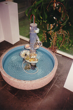 Foto vom Brunnen in der Eingangshalle des Altenheimes in Augsburg-Haunstetten