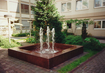 Foto vom Brunnen im Garten des josefinum