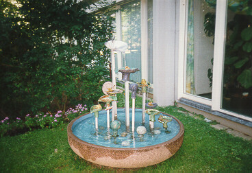 Foto vom Brunnen vor dem Altenheim Haunstetten