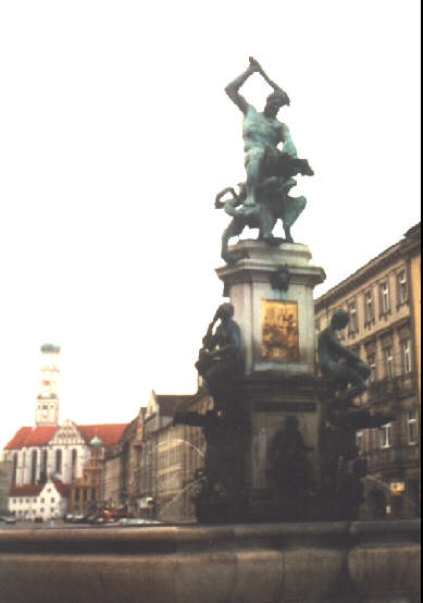 Foto vom Herkulesbrunnen in der Maximilianstraße