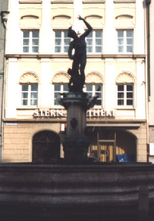 Foto vom Merkurbrunnen auf dem Moritzplatz