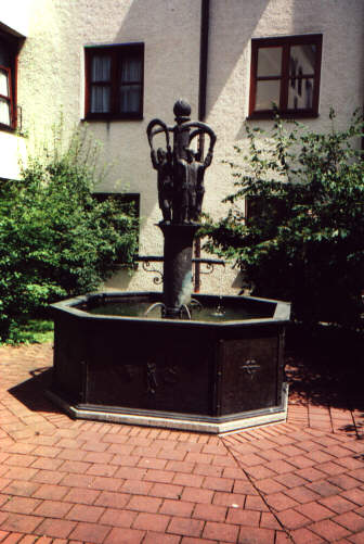 Foto vom Schäfflerbrunnen im Schäfflerhof