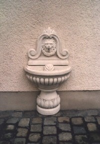 Foto vom Wandbrunnen im Innenhof des Bürgerhauses Ulrichsplatz 15