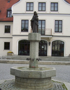 Foto vom Marienbrunnen in Buttenwiesen