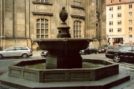 Foto vom Brunnen vor der Kreuzkirche in Dresden