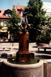 Foto vom plätschernden Brunnen auf dem Wenigmarkt in Erfurt