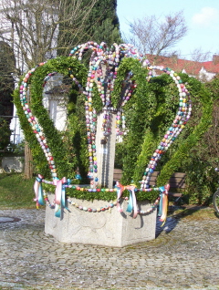 Foto vom Osterbrunnen in Ettelried