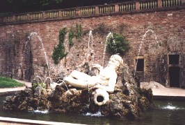 Foto vom Vater-Rhein-Brunnen im Schlosspark in heidelberg