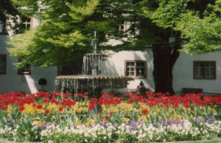 Foto vom Brunnen auf dem Partnerschaftsplatz in Kitzingen