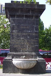 Foto vom plätschernden Kastorbrunnen in Koblenz