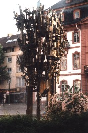 Foto vom plätschernden Fassnachtsbrunnen in Mainz