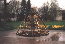 Foto vom Fiakerbrunnen als Osterbrunnen