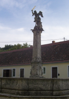 Foto vom Michaelsbrunnen in Mönchsdeggingen
