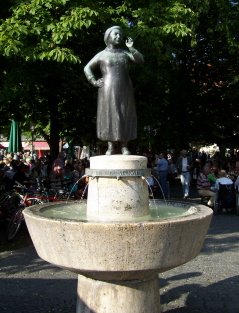 Foto vom Liesl-Karlstadt-Brunnen in München