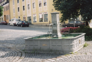 Foto vom Brunnen auf dem Schlossplatz in Schongau