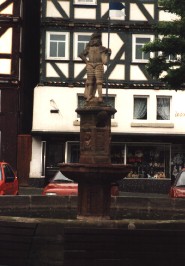 Foto vom plätschernden Johannesbrunnen in Schwalmstadt-Treysa