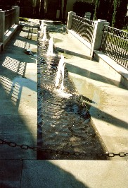 Foto vom Brunnen vor St. Florin in Vaduz