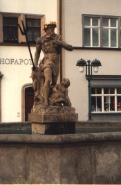 Foto vom plätschernden neptunbrunnen in Weimar