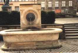 Foto vom plätschernden Wielandbrunnen in Weimar