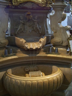 Foto vom Brunnen in der Wallfahrtskirche Maria Brünnlein in Wemding