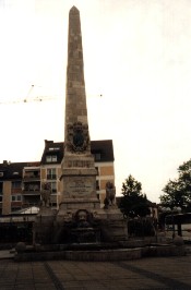Foto vom plätschernden Brunnen auf dem Ludwigsplatz in Worms